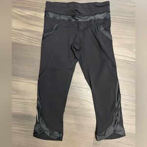Lululemon capri tights size 4